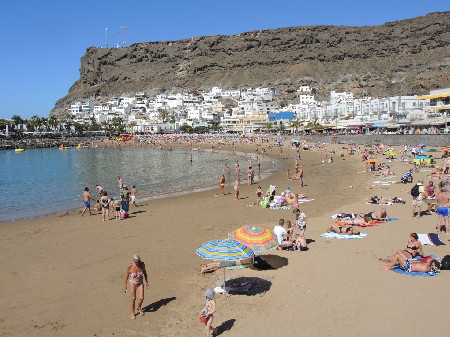 Písečná pláž Puerto Mogán 200 metrů od Casa Tereza